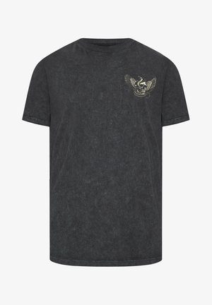 Zwart T-shirt met korte mouwen, vervaagde textuur en kleine borstgrafiek van een gevleugelde schedel omwonden door een slang.