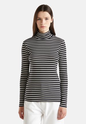 Haut à manches longues en col roulé rayé noir et blanc, fabriqué en tissu doux et extensible. Présente une coupe ajustée et un col haut.