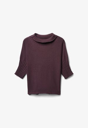 Pull en tricot violet avec un col haut en côtes et des manches courtes en côtes. Texture lisse et coupe décontractée avec un ourlet droit.
