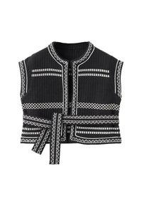 Svart quiltad väst med vitt geometriskt broderi, rund halsringning, korta ärmar och en bälte vid midjan.