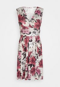 Ärmlös beige klänning med djup V-ringning, midjedetalj och röd, rosa, vit blommönster med mörkgröna blad.