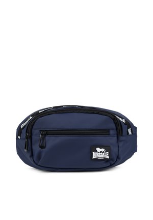 Marineblaue Lonsdale Bauchtasche mit Frontreißverschlusstasche, schwarzen Reißverschluss-Zügen und gebrandetem Logo-Patch, schwarzer Riemen mit weißem Lonsdale-Schriftzug.