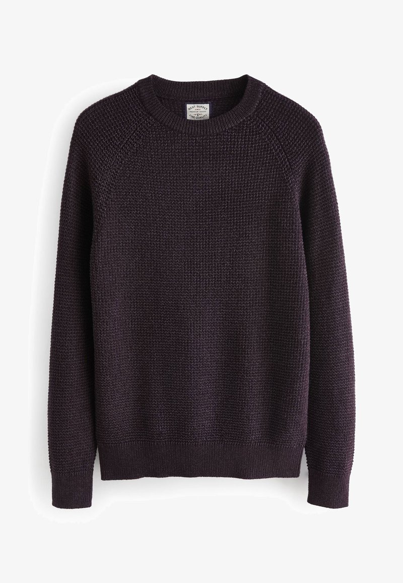 Neule pyöreällä kaula-aukolla tumman violetin värisenä. Kankaan rakenne on teksturoitu, raglan-hihat ja resoreilla varustetut hihansuut sekä helma.