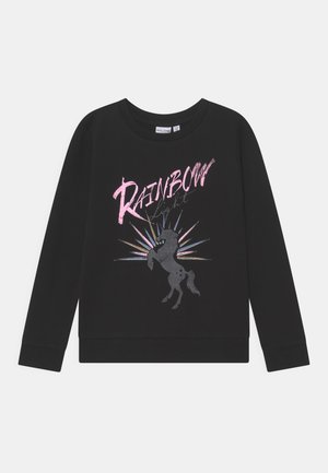 Sweat-shirt noir à manches longues avec un graphisme d'une licorne cabrée et des rayons lumineux colorés, avec le texte "RAINBOW Light" en rose et gris.