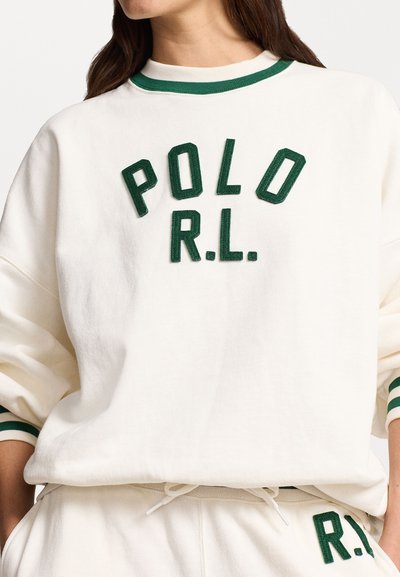 Krémová mikina s vnútorným zeleným vyšitým nápisom "POLO R.L." a pruhovanými zelenými akcentmi na golieri a rukávoch. Mäkka textília, voľný strih.