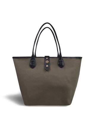 Olivgrüner Canvas-Shopper mit schwarzen Lederakzenten, glatter Textur, konischer Form und doppelten Griffen. Verfügt über ein dekoratives Knopfdetail.