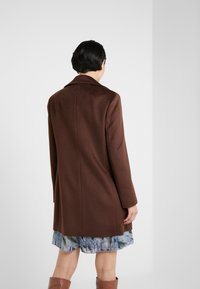 MAX&Co. Krátký kabát - brown