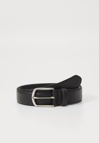Cinturón de cuero negro con textura suave, que presenta una hebilla rectangular de plata y un solo lazo para ajuste. Diseño plano.