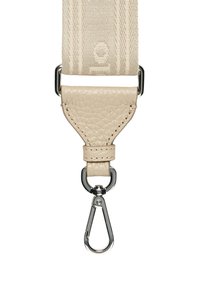 Cinturino in tessuto beige con accentatura in pelle testurizzata, dotato di accessori in argento e un gancio girevole per il fissaggio. Strisce verticali sul cinturino.
