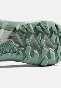 Gummisåler i mintgrøn farve med et tekstureret, takkede mønster for bedre greb. Inkluderer forhøjede detaljer for ekstra greb.