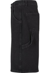 Gonna in denim nera lunga fino al ginocchio con tasche frontali e laterali, passanti per cintura e dettaglio con cinturino sulla tasca laterale.