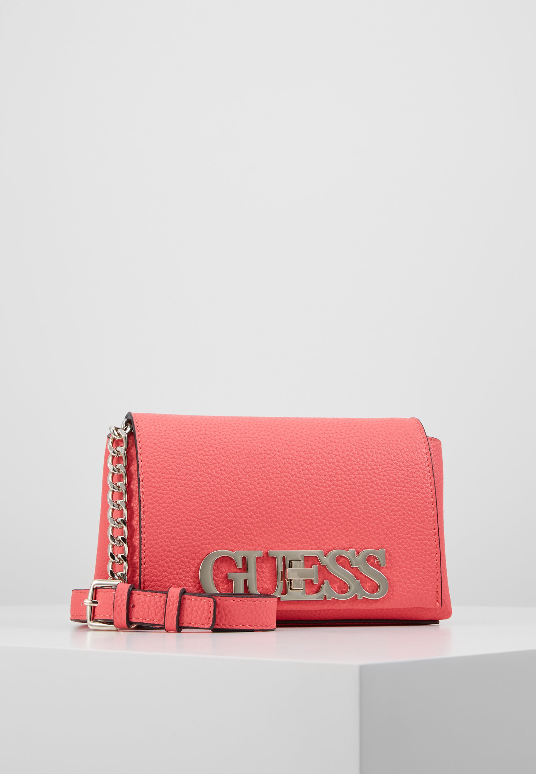 Guess UPTOWN CHIC MINI XBODY FLAP Skulderveske coral Guess UPTOWN CHIC MINI XBODY FLAP Skulderveske coral