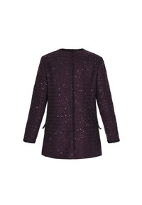 Jachetă purpurie din tweed cu un model texturat și îmbinări negre. Dispune de mâneci lungi și un design drept. Nu sunt vizibile închideri.