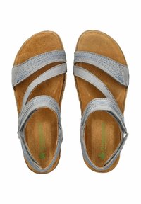 Šedé kožené sandály s kříženými popruhy, strukturovanou stélkou, přírodní korkovou podrážkou a zeleným logem na stélkách. Navrženo pro pohodlné nošení.