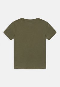 Alpha Industries LABEL KIDS TEENS UNISEX - T-shirt estampada - dark olive