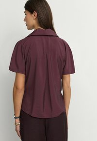 Next SHORT SLEEVE V-NECK OVERHEAD WITH COLLAR - Bluse - red burgundy