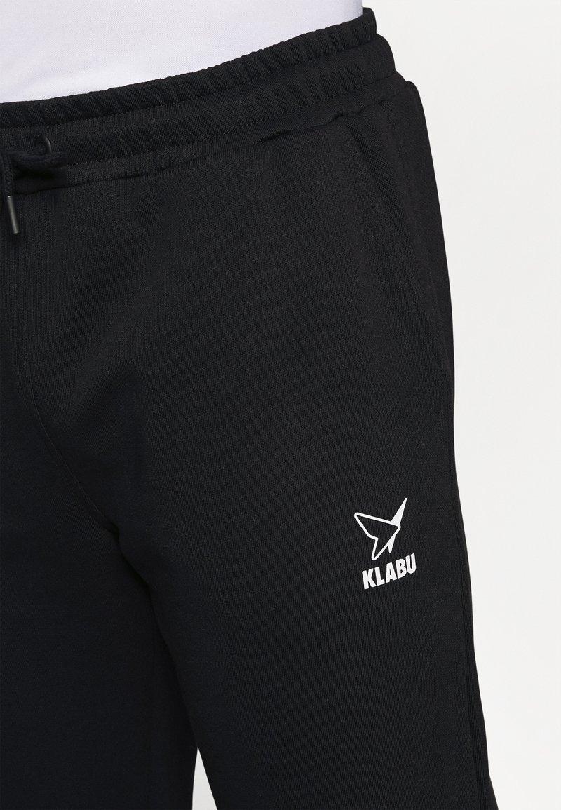 Herren Trainingsanzüge | KLABU BUTTERFLY PANTS Jogginghose black/schwarz - TJ97843 Herren Trainingsanzüge | KLABU BUTTERFLY PANTS Jogginghose black/schwarz - TJ97843