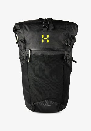Mochila negra con cierre enrollable, bolsillo frontal con cremallera, logo amarillo, correas de compresión laterales y texto "MAGMA 40" en el centro inferior.