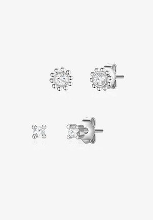 Sterling sølv studøreringe med runde og blomsterdesigns, hver sat med klare, glitrende sten. I alt tre par.