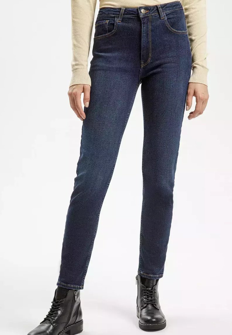Ciemnoniebieskie jeansy z wysokim stanem i slim fit, z pięcioma kieszeniami, subtelnymi szwami oraz klasycznym zapięciem na guzik z przodu.
