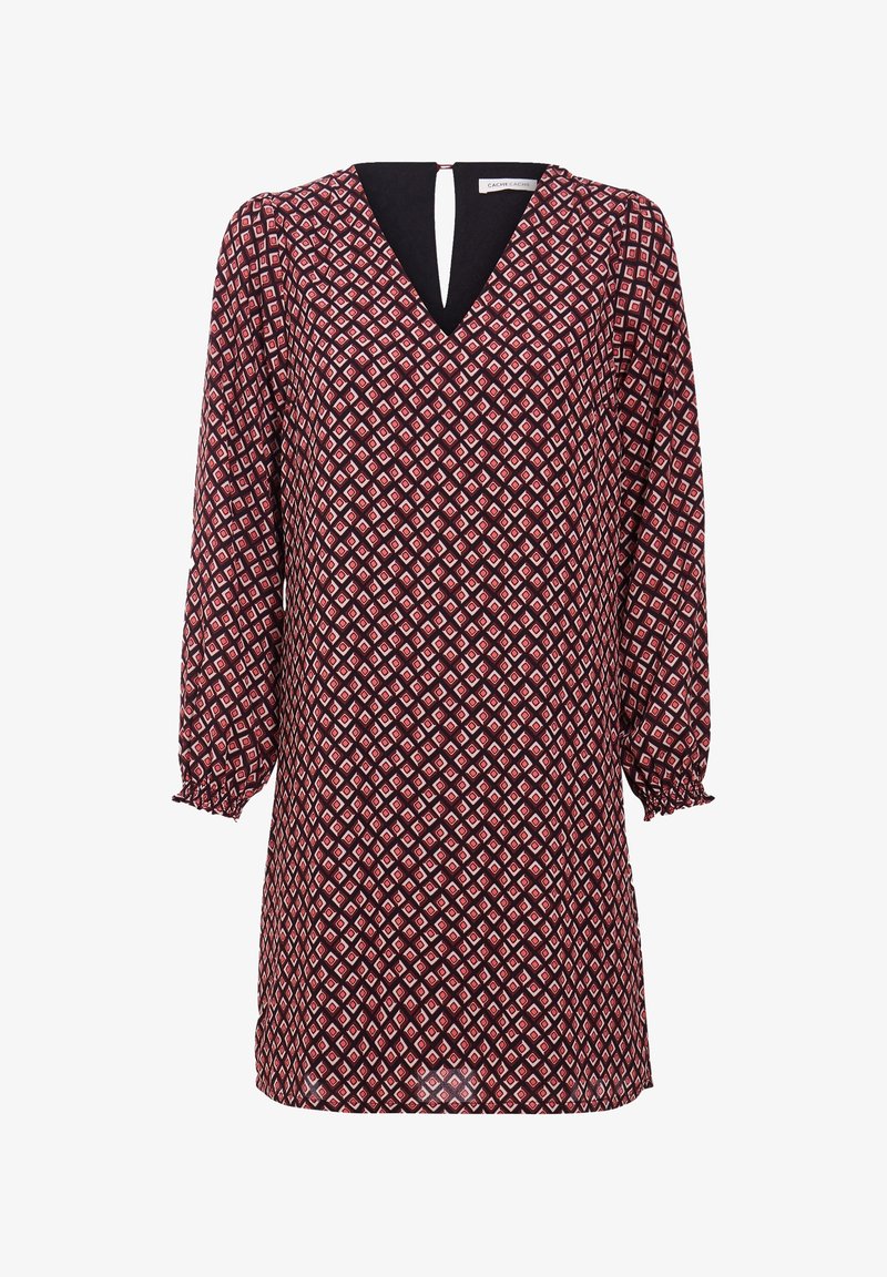 Robe à manches longues avec motif losanges rouges et blancs, col en V, poignets froncés et une partie en tissu noir à l’intérieur du décolleté.