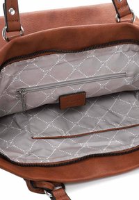 Borsa a mano in pelle marrone con accessori in argento. L'interno presenta un motivo grigio con forme a diamante, una tasca con zip e un compartimento più piccolo.