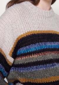 MUNTHE Sweter