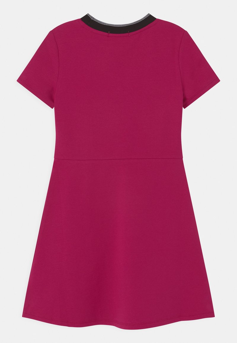 Kinder Freizeitkleider | Calvin Klein Jeans INTARSIA LOGO SKATER Freizeitkleid stunning magenta/lila - YI98663 Kinder Freizeitkleider | Calvin Klein Jeans INTARSIA LOGO SKATER Freizeitkleid stunning magenta/lila - YI98663