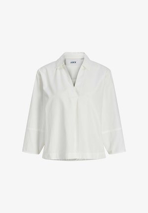 Blusa bianca a maniche lunghe con collo, scollo a V e vestibilità ampia, con etichetta JJXX all'interno del colletto.