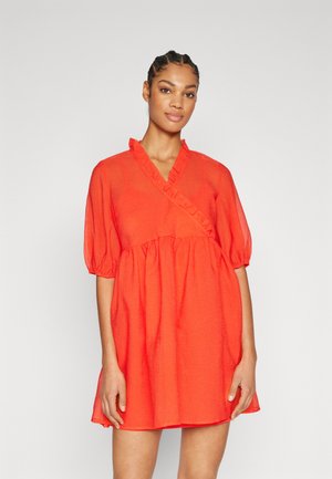 VILONA V-NECK 2/4 SHORT DRESS - Cocktailkjole / festkjole - high risk red