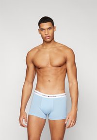 Tommy Hilfiger SIGNATURE TRUNK 3 PACK - Ozke boksarice - light green/light blue/pink