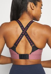 Under Armour INFINITY HIGH HEATHER BRA - Brassières de sport à maintien supérieur - red