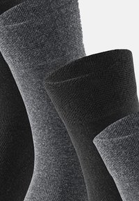 Tre paia di calzini in grigio scuro e nero, realizzati in un morbido tessuto testurizzato, con un design a costine e una finitura liscia.