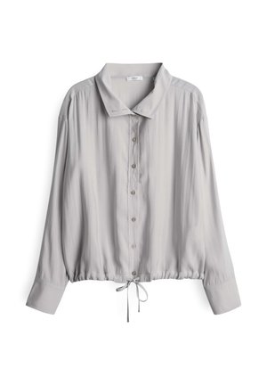Blusa a maniche lunghe grigia chiara con colletto rotondo, bottone frontale, orlo elastico e dettaglio con cordoncino, realizzata in tessuto liscio e morbido.