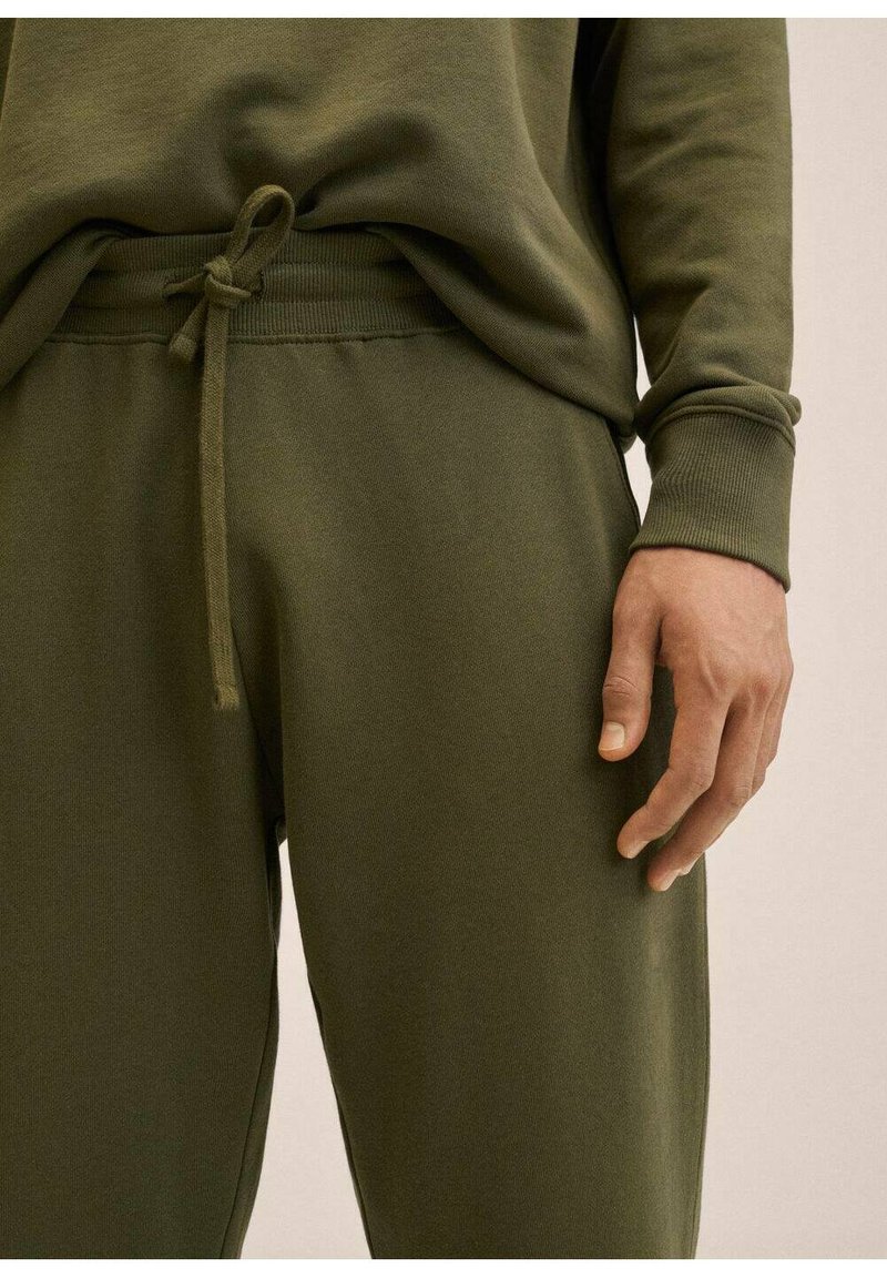 Herren Trainingsanzüge | Mango NOLE Jogginghose khaki - GD51886 Herren Trainingsanzüge | Mango NOLE Jogginghose khaki - GD51886