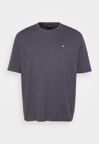 Dunkelgraues Baumwoll-T-Shirt mit rundem Halsausschnitt und kurzen Ärmeln. Mit einem kleinen gelben Emblem auf der Brust. Lässig geschnitten und mit glatter Textur.
