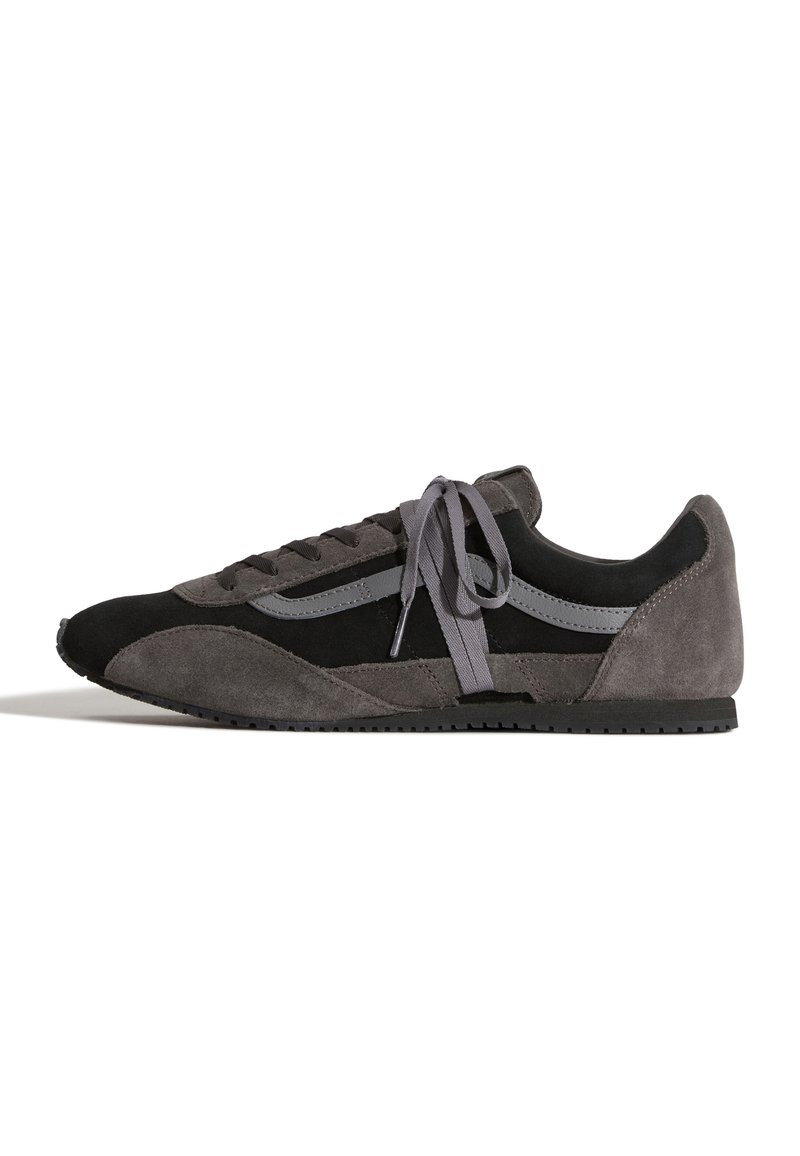 Vans LX SLP elevated suede black/dark gray/black