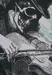 Czarno-biała ilustracja czaszki w kapeluszu grającej na skrzypcach, z nutami w tle, ukazująca skomplikowane detale i faktury.