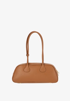 Brązowa torebka ze skóry o fakturze, z podwójnymi paskami na ramię i złotym zamkiem błyskawicznym, prostokątna podstawa, minimalistyczny design.