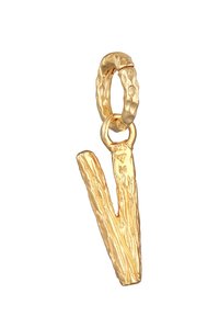 Goldanhänger in Form eines stilisierten "V", mit einer strukturierten, gehämmerten Schlaufe und einem stilisierten baumrindenähnlichen Design auf dem Buchstaben.