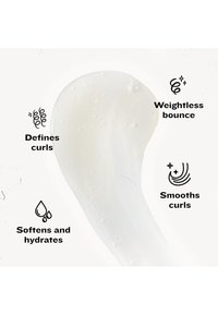 Étaler de crème blanche avec texte et icônes mettant en avant les avantages : définit les boucles, rebond léger, adoucit et hydrate, lisse les boucles.
