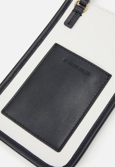 By Malene Birger AYA PHONE - Telefono krepšelis - black/white