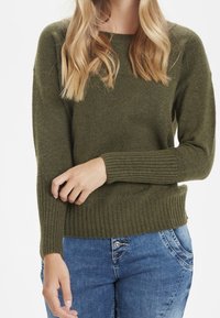 Cream Sweter