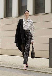 Mansur Gavriel SMALL ZIP TOTE - Kézitáska - black/flamma