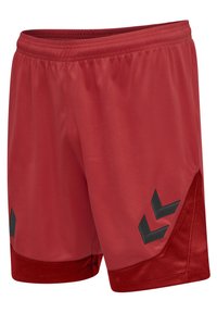 Czerwone spodenki sportowe z elastycznym pasem i czarnym podwójnym logo w kształcie żabki po boku, blisko brzegu.