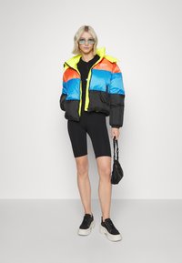 Tommy Jeans TJW COLORBLOCK - Zimska jakna - deep sky blue/multi-coloured