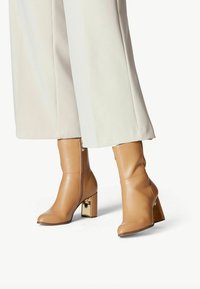Tamaris Botines - brown