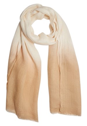 Écharpe dégradée beige clair à beige doux en tissu léger, pliée lâchement et suspendue avec une texture douce visible.