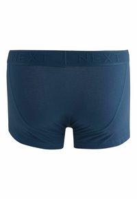 Vīriešu boksieru apakšveļa tumši zilā krāsā, ar ciešu piegriezumu, gludu tekstūru un platām elastīgām jostām, uz kurām iegravēts "NEXT" logo.