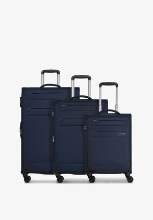 Tre valigie in navy di dimensioni diverse, realizzate in tessuto resistente, con manici telescopici, ruote fluide e tasche frontali con zip.